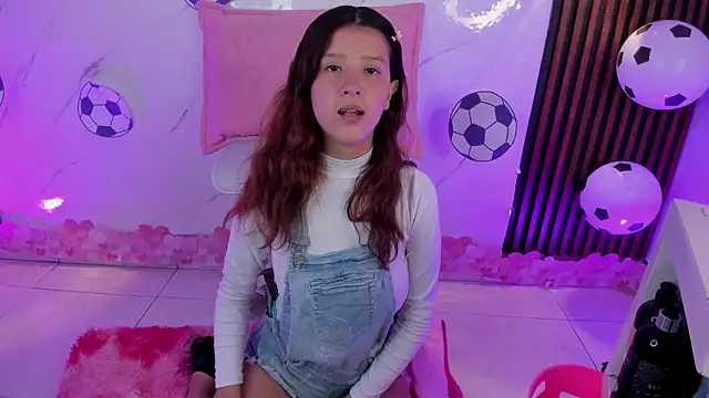 Snapshot of Sophie_joyy chatting on June 18, 10:47 pm Sophie joyy online show from June 18, 10:47 pm