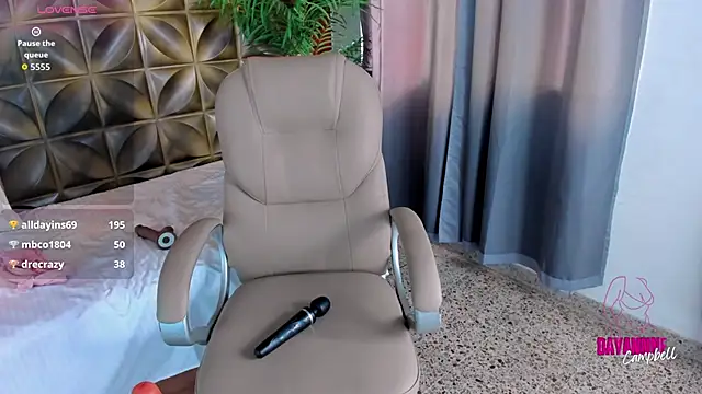 Snapshot of Dayanne_campbelll chatting on January 11, 2:11 pm Dayanne campbelll online show from January 11, 2:11 pm