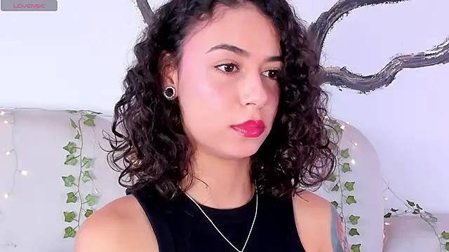 Snapshot of AliceStevens_ chatting on October 21, 1:23 pm AliceStevens online show from October 21, 1:23 pm