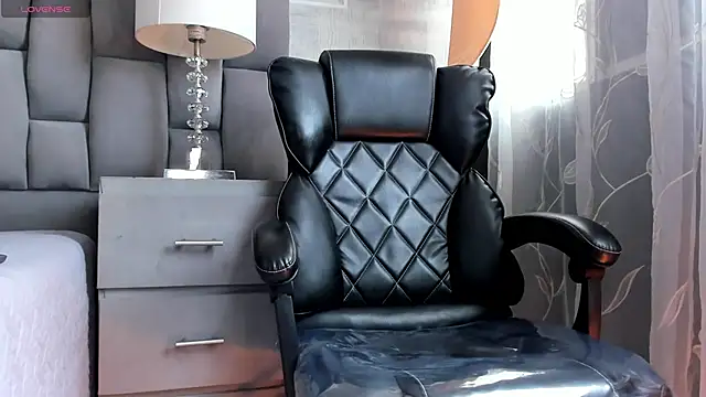 Snapshot of AliceStevens_ chatting on November 5, 2:06 pm AliceStevens online show from November 5, 2:06 pm