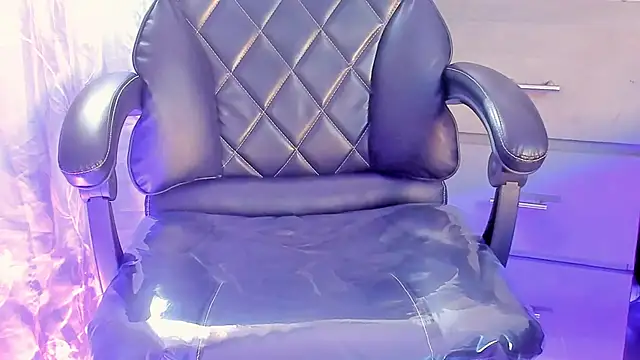 Snapshot of AliceStevens_ chatting on November 28, 1:58 pm AliceStevens online show from November 28, 1:58 pm