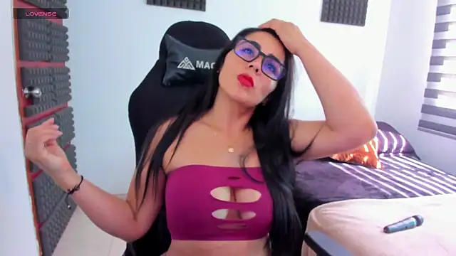 Snapshot of hannarusso chatting on May 18, 7:09 pm hannarusso online show from May 18, 7:09 pm