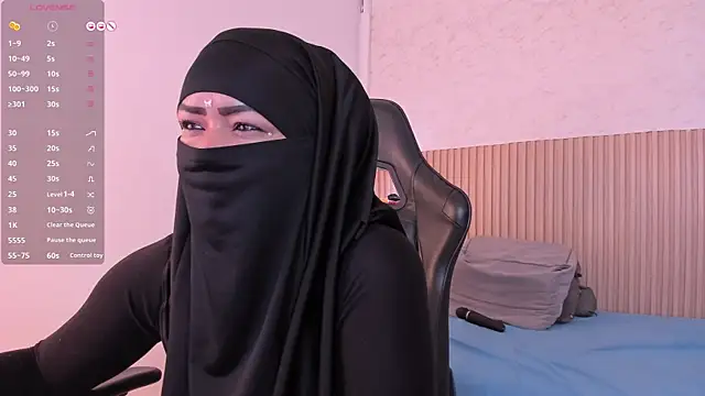 Layla arabelle online show from July 6, 8:22 pm