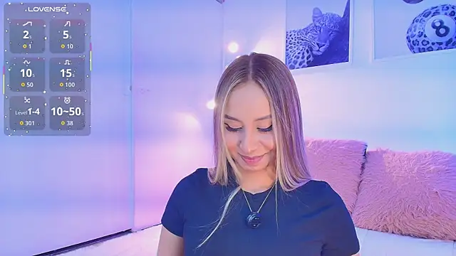 Snapshot of Valen_ross_ chatting on July 25, 9:12 pm Valen ross online show from July 25, 9:12 pm