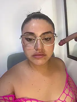 pareja curiosa19 online show from May 3, 1:33 am