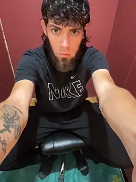 Snapshot of bwcizThrobbing chatting on October 28, 9:35 am bwcizThrobbing online show from October 28, 9:35 am