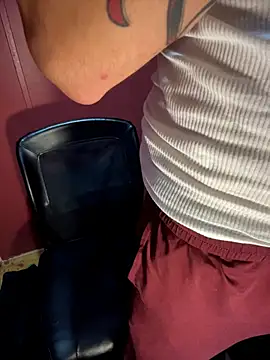 Snapshot of bwcizThrobbing chatting on November 15, 5:42 pm bwcizThrobbing online show from November 15, 5:42 pm