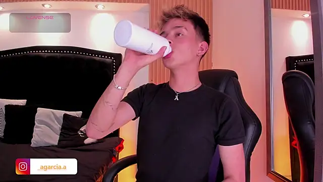 LiamWildx20 online show from April 29, 4:05 am