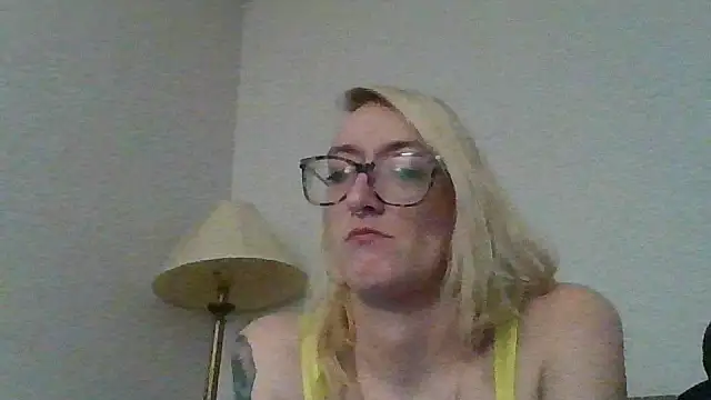 Snapshot of Kittaekatt chatting on February 5, 3:55 am Kittaekatt online show from February 5, 3:55 am