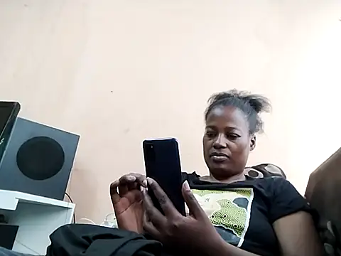Snapshot of sexylira chatting on June 19, 1:48 pm sexylira online show from June 19, 1:48 pm