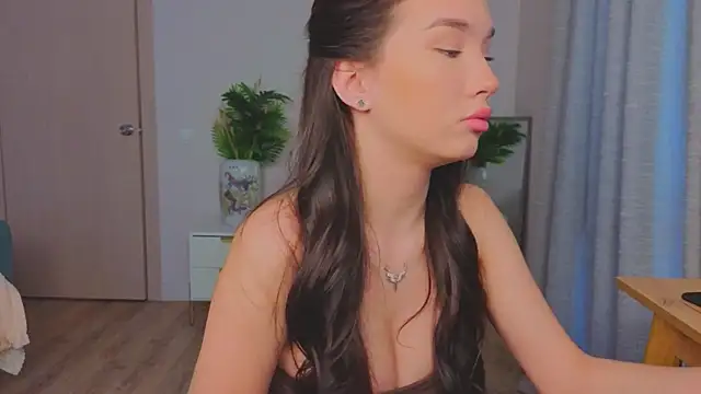 EmiliaDroll online show from December 15, 8:40 am