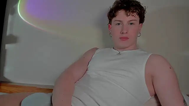 Snapshot of RobFavorite1 chatting on March 21, 6:18 pm RobFavorite1 online show from March 21, 6:18 pm