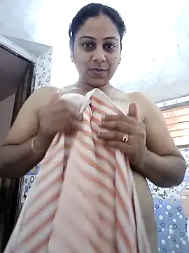 Snapshot of JENNIFERtamil chatting on April 1, 8:15 am JENNIFERtamil online show from April 1, 8:15 am