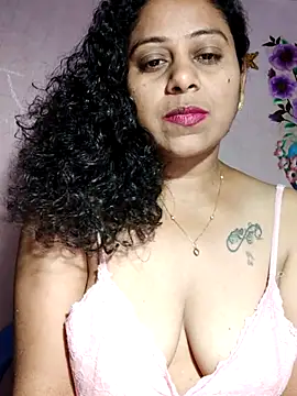 Snapshot of JENNIFERtamil chatting on April 12, 7:52 pm JENNIFERtamil online show from April 12, 7:52 pm