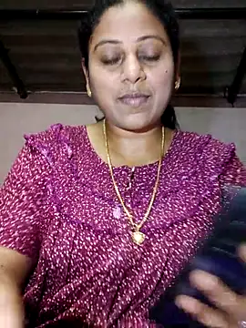 Snapshot of JENNIFERtamil chatting on April 24, 7:33 am JENNIFERtamil online show from April 24, 7:33 am