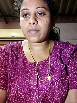 Snapshot of JENNIFERtamil chatting on May 14, 7:37 am JENNIFERtamil online show from May 14, 7:37 am