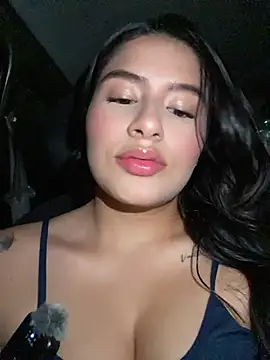 andrea gomes  online show from April 28, 5:23 am
