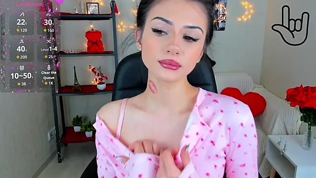 Snapshot of Kitti__ chatting on May 18, 1:13 am Kitti online show from May 18, 1:13 am
