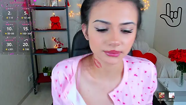 Snapshot of Kitti__ chatting on May 18, 5:02 am Kitti online show from May 18, 5:02 am