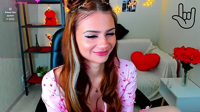 Snapshot of Kitti__ chatting on July 27, 1:34 am Kitti online show from July 27, 1:34 am