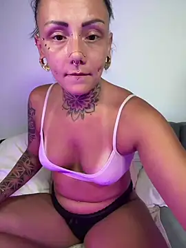 Snapshot of xxveraa_vibe chatting on August 5, 9:28 pm xxveraa vibe online show from August 5, 9:28 pm