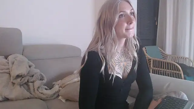 tattoobbgirl online show from November 26, 5:47 pm