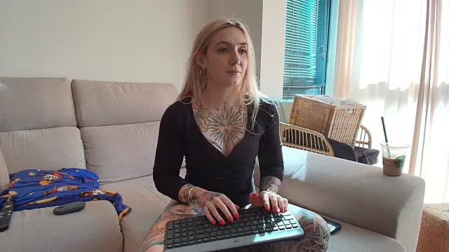 tattoobbgirl online show from May 1, 3:49 pm