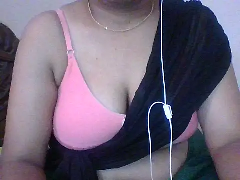 Snapshot of snehashreyatamil chatting on October 3, 7:49 am snehashreyatamil online show from October 3, 7:49 am