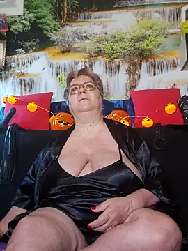 QueenPammy1 online show from November 1, 5:42 am