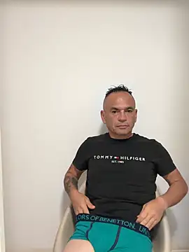 mateocali25 online show from May 19, 8:26 pm