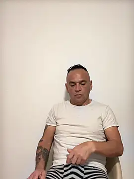 mateocali25 online show from May 23, 11:58 am