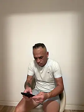 mateocali25 online show from May 27, 9:23 pm