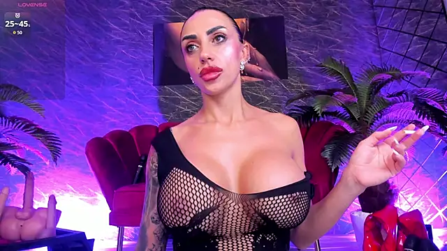 Snapshot of IzabelaTessa chatting on June 15, 7:38 pm IzabelaTessa online show from June 15, 7:38 pm