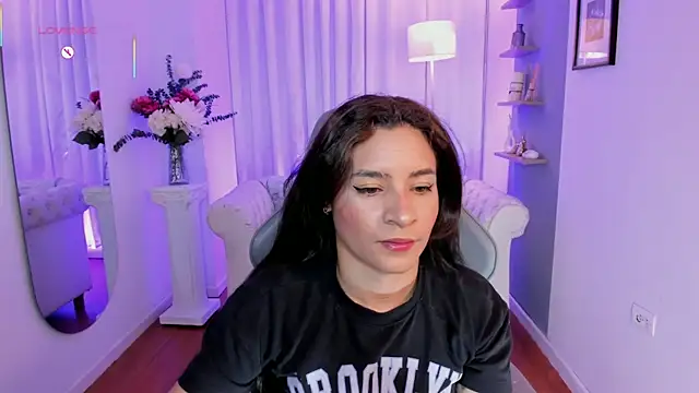 Snapshot of hanna_mils chatting on July 4, 4:29 am hanna mils online show from July 4, 4:29 am