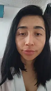 Snapshot of Elowyn chatting on November 10, 4:06 pm Elowyn online show from November 10, 4:06 pm