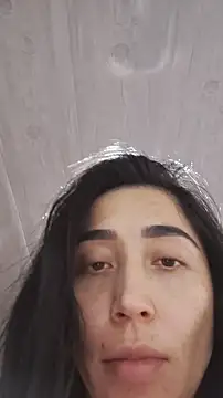 Snapshot of Elowyn chatting on February 13, 9:33 pm Elowyn online show from February 13, 9:33 pm