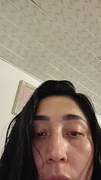 Snapshot of Elowyn chatting on March 5, 11:23 pm Elowyn online show from March 5, 11:23 pm