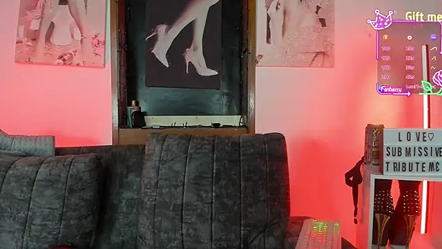 Snapshot of _LuanaDabbraccio chatting on October 3, 10:51 pm LuanaDabbraccio online show from October 3, 10:51 pm