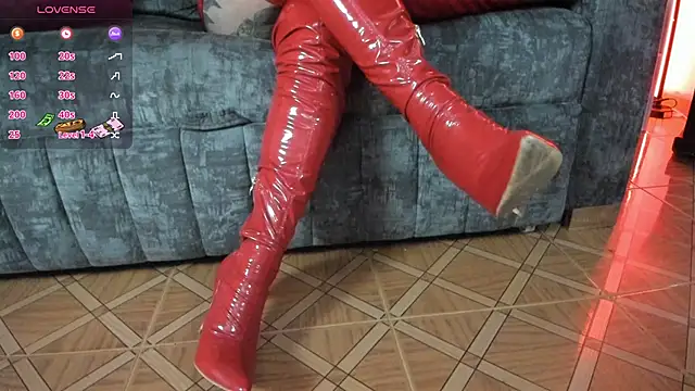 Snapshot of _LuanaDabbraccio chatting on November 21, 2:05 pm LuanaDabbraccio online show from November 21, 2:05 pm