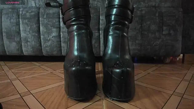 Snapshot of _LuanaDabbraccio chatting on November 26, 1:56 pm LuanaDabbraccio online show from November 26, 1:56 pm