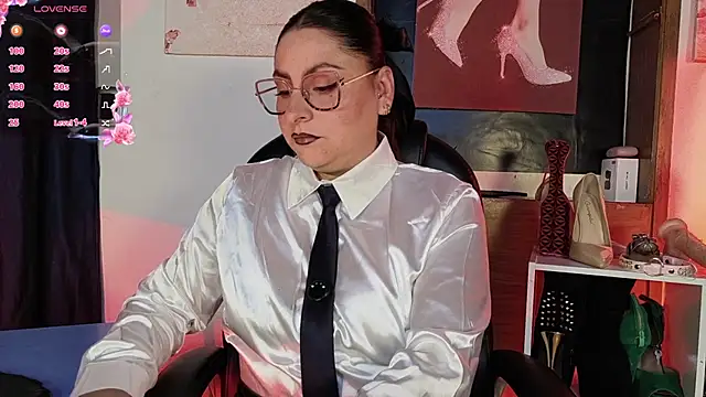 Snapshot of _LuanaDabbraccio chatting on May 7, 2:44 pm LuanaDabbraccio online show from May 7, 2:44 pm