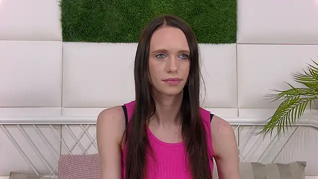 Snapshot of TaraHarris chatting on June 9, 12:17 pm TaraHarris online show from June 9, 12:17 pm