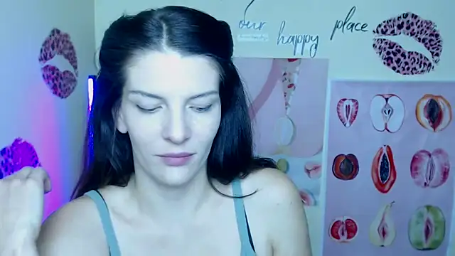 Snapshot of VanessaRey_ chatting on November 13, 7:13 pm VanessaRey online show from November 13, 7:13 pm