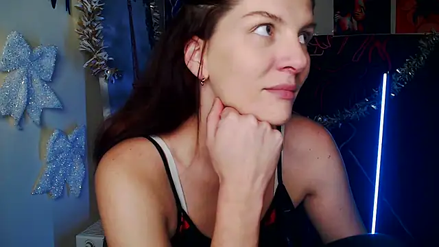 Snapshot of VanessaRey_ chatting on December 19, 8:43 am VanessaRey online show from December 19, 8:43 am