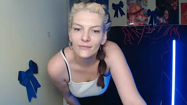 VanessaRey  online show from April 10, 2:55 pm
