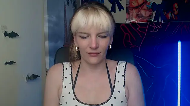 Snapshot of VanessaRey_ chatting on May 10, 4:23 pm VanessaRey online show from May 10, 4:23 pm