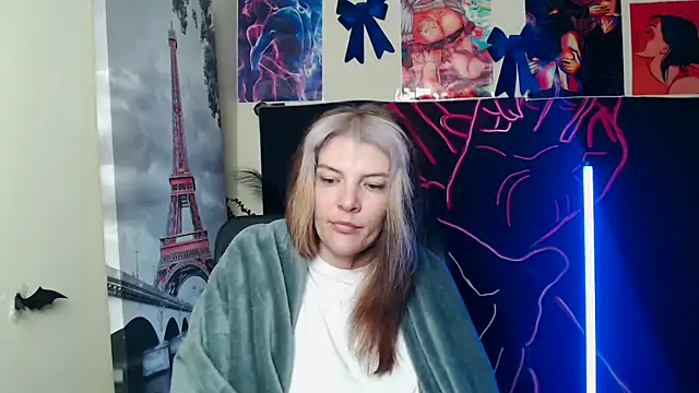 Snapshot of VanessaRey_ chatting on May 17, 4:54 am VanessaRey online show from May 17, 4:54 am