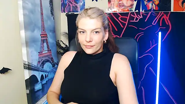 Snapshot of VanessaRey_ chatting on May 27, 2:41 am VanessaRey online show from May 27, 2:41 am