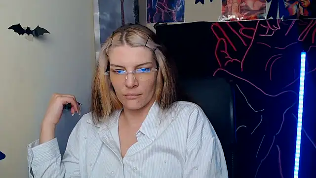 Snapshot of VanessaRey_ chatting on June 4, 7:03 am VanessaRey online show from June 4, 7:03 am
