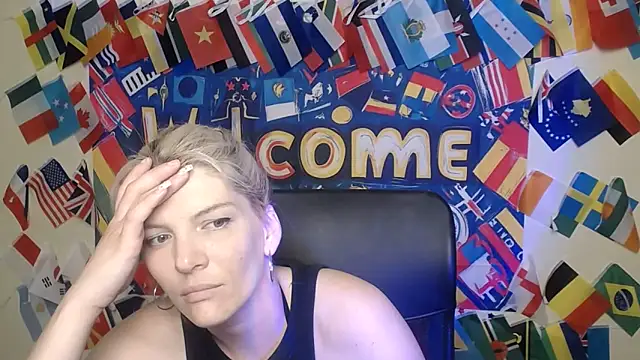 Snapshot of VanessaRey_ chatting on June 9, 6:25 am VanessaRey online show from June 9, 6:25 am